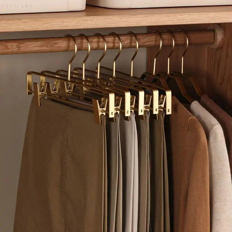ClipTight – Perfectly Secure Clothing and Save Space in the Wardrobe