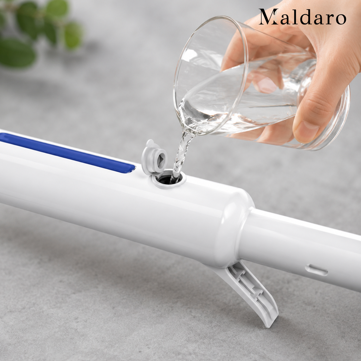 ClearView360 – Spray, Clean, and Remove Dirt from Windows in One Step