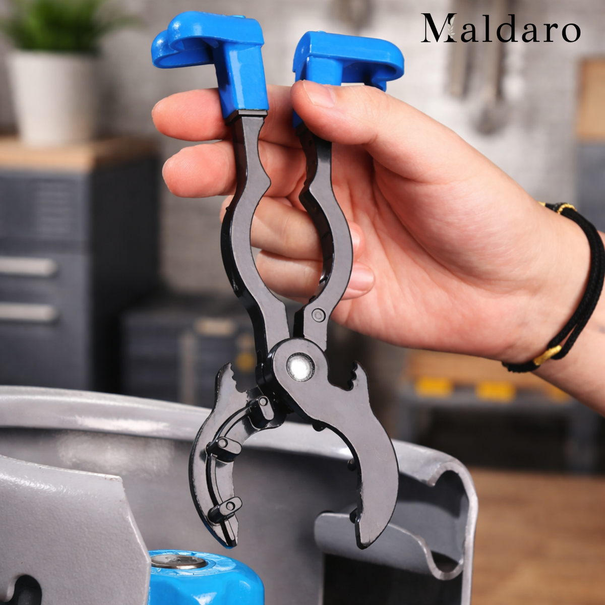 ValveMaster – Effortless Adjustment of All Common Gas Cylinder Pressure Valves
