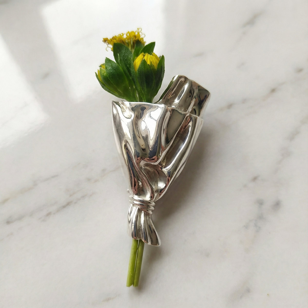 BloomChi - Wear Real Flowers for Instant Fresh Elegance