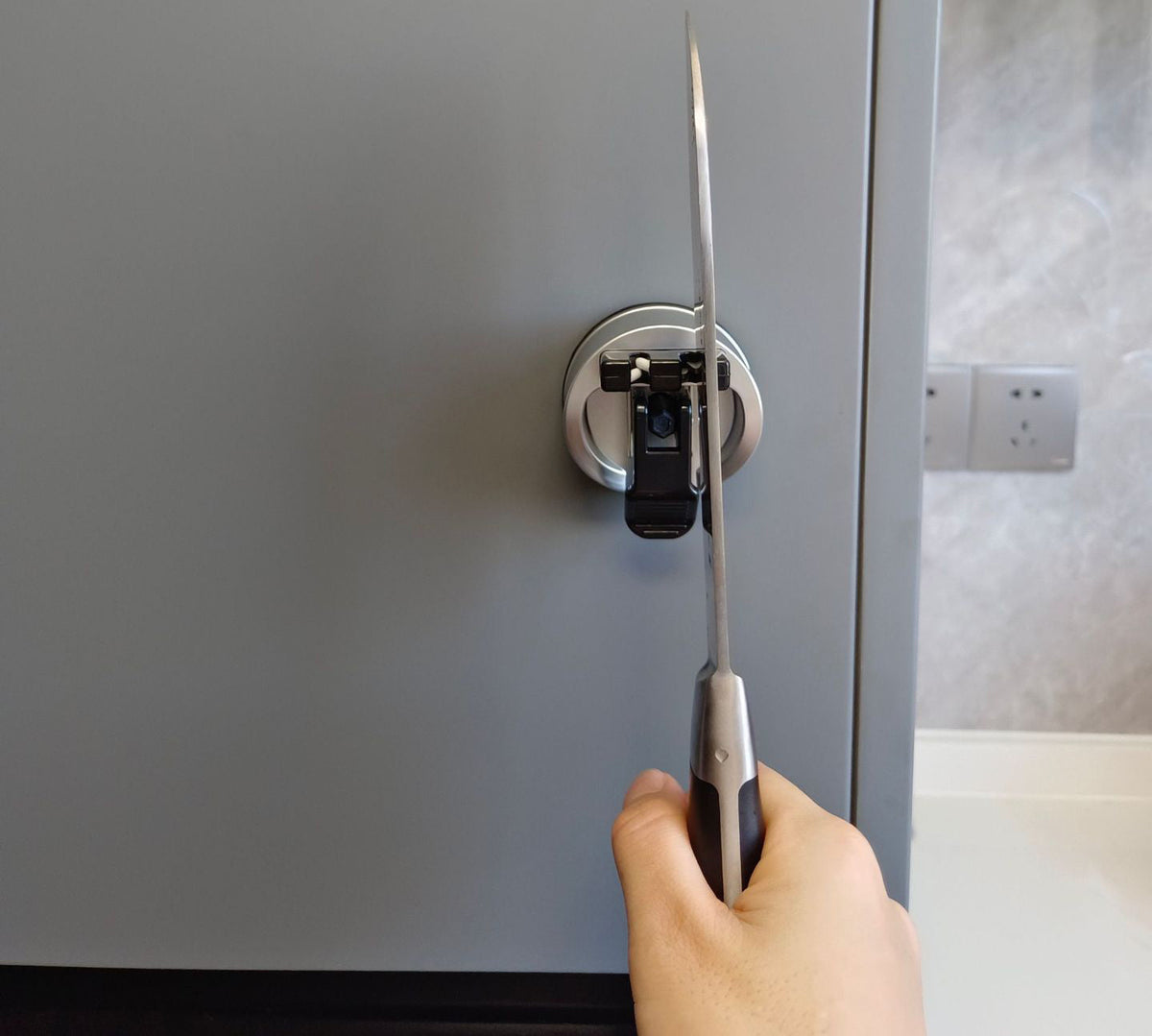 UltraSharp - Effortlessly Restore Kitchen Knives to Razor Sharpness