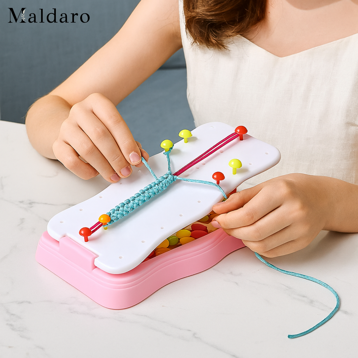 BraidiGlow - Create Stylish Bracelets Quickly and Uniquely
