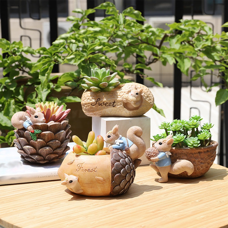 Squirrella - Instantly Brighten Corners and Keep Plants Healthy