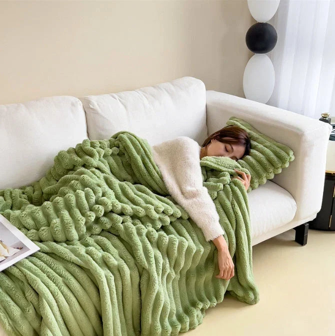 CloudLuxe – Lightweight Warmth Without Bulk