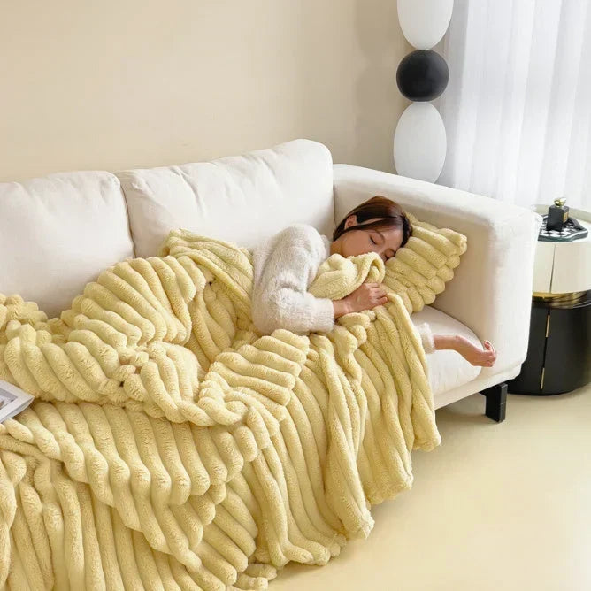 CloudLuxe – Lightweight Warmth Without Bulk