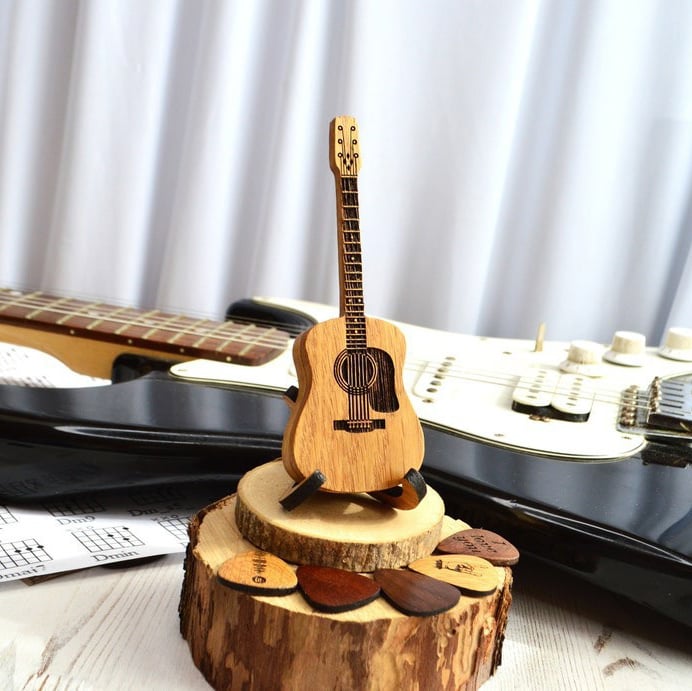 GuitarHolder - Guitar Pick Holder +3 Free Picks