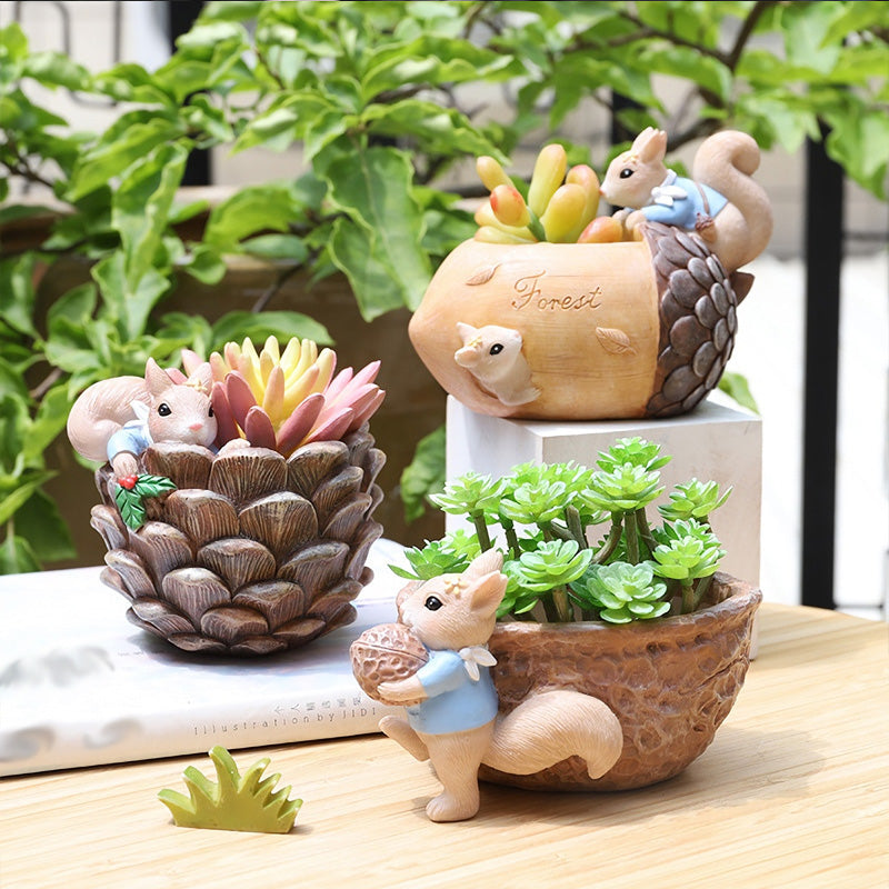 Squirrella - Instantly Brighten Corners and Keep Plants Healthy
