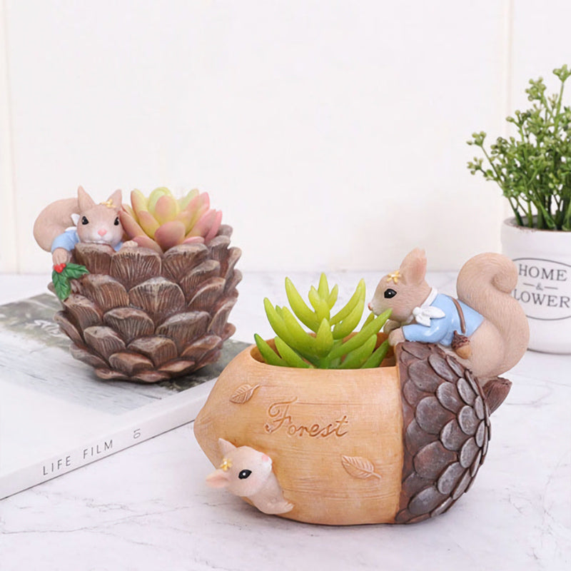 Squirrella - Instantly Brighten Corners and Keep Plants Healthy