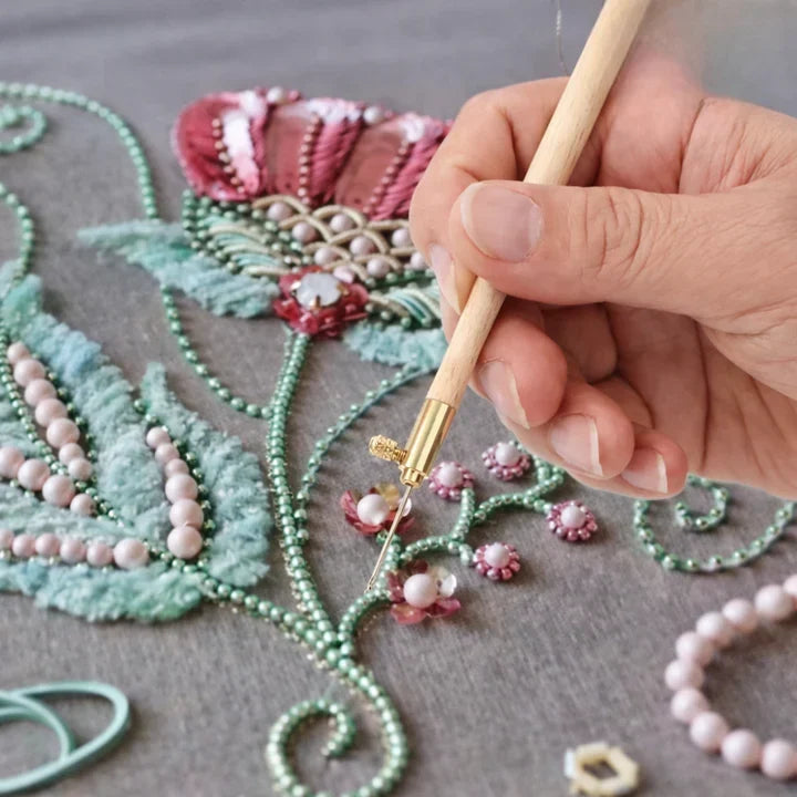 SilkLoop – flawless pearl and thread precision