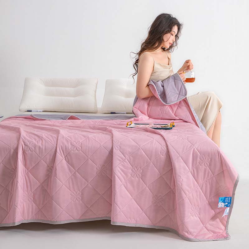 ChillBreeze – The Blanket for Restful Sleep on Hot Nights!