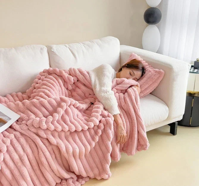 CloudLuxe – Lightweight Warmth Without Bulk