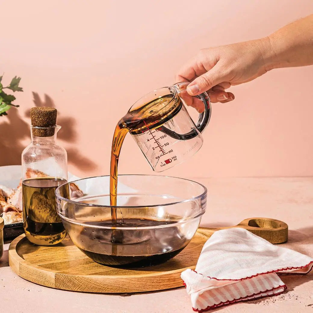 MeasurePerfect – 4-in-1 Measuring Cup for Precise Cooking