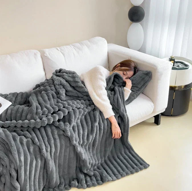 CloudLuxe – Lightweight Warmth Without Bulk