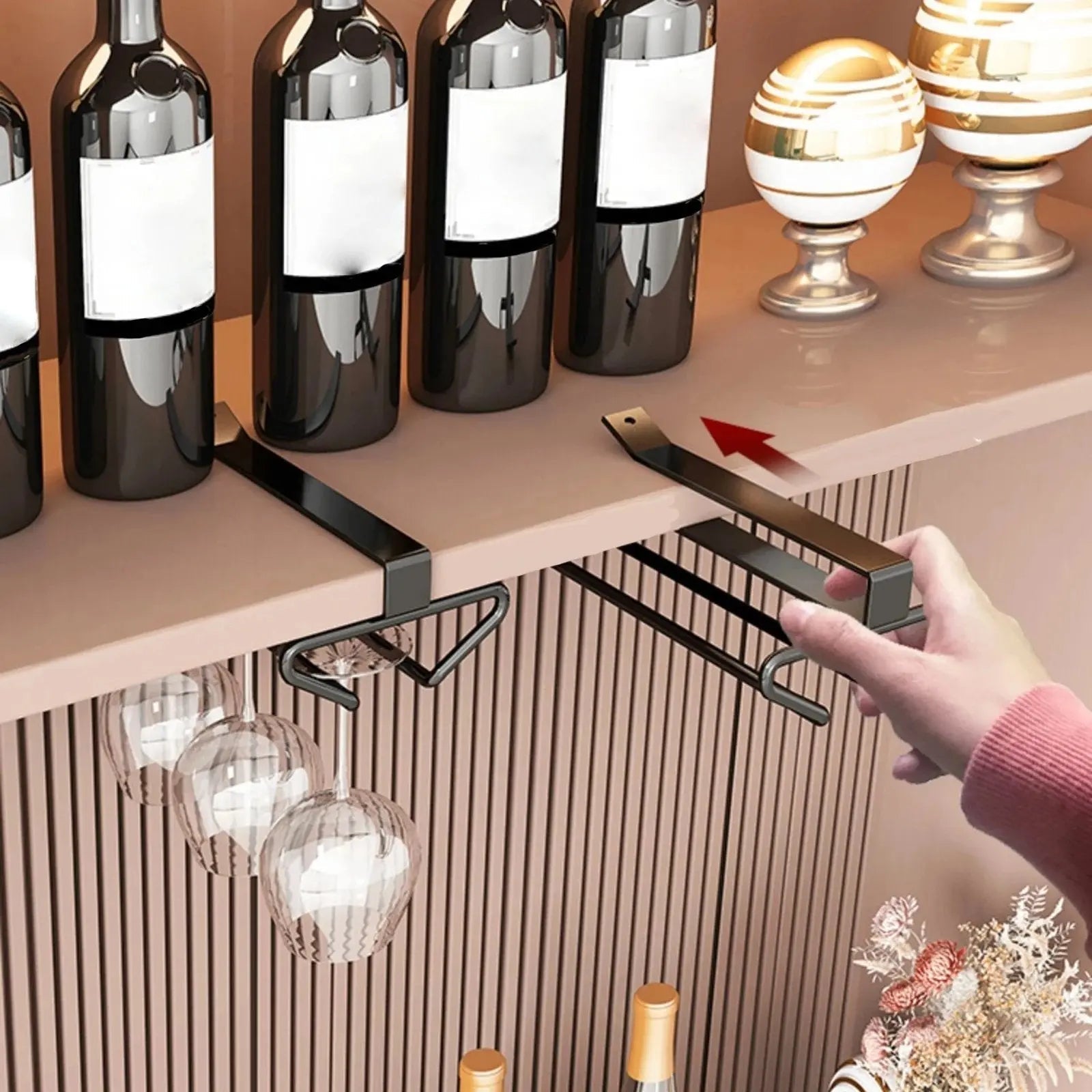 GlasGlanz – Elegantly store wine glasses floating!