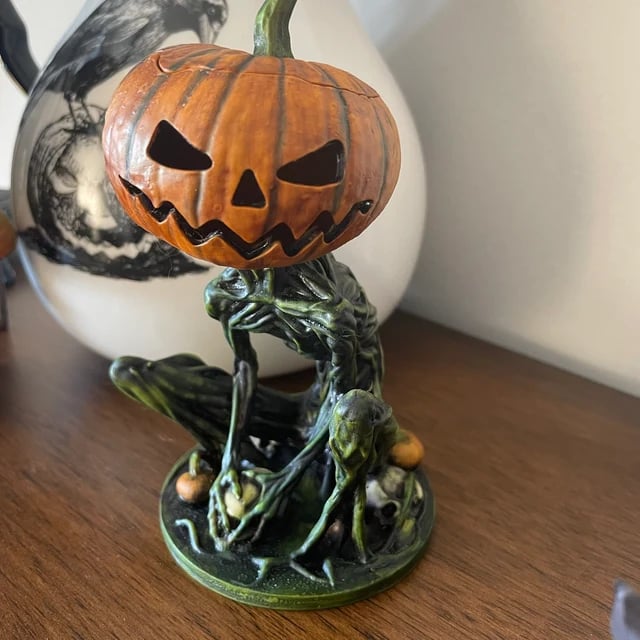 GraveGlow – The Pumpkin Man from the Swamp!
