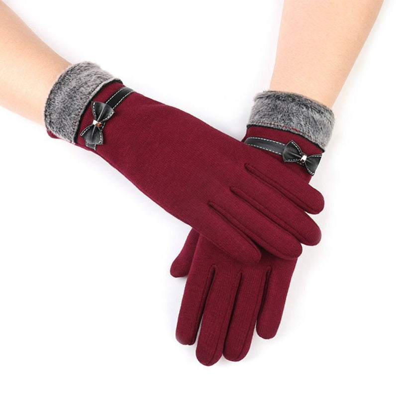 WinterPlush – Stay Warm and Use Your Phone Anywhere and Anytime