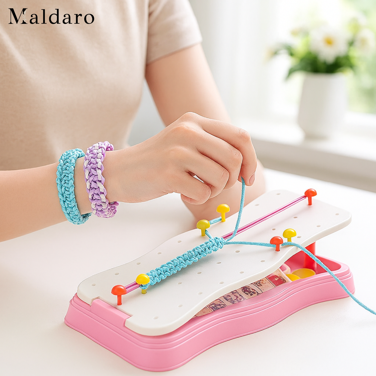 BraidiGlow - Create Stylish Bracelets Quickly and Uniquely