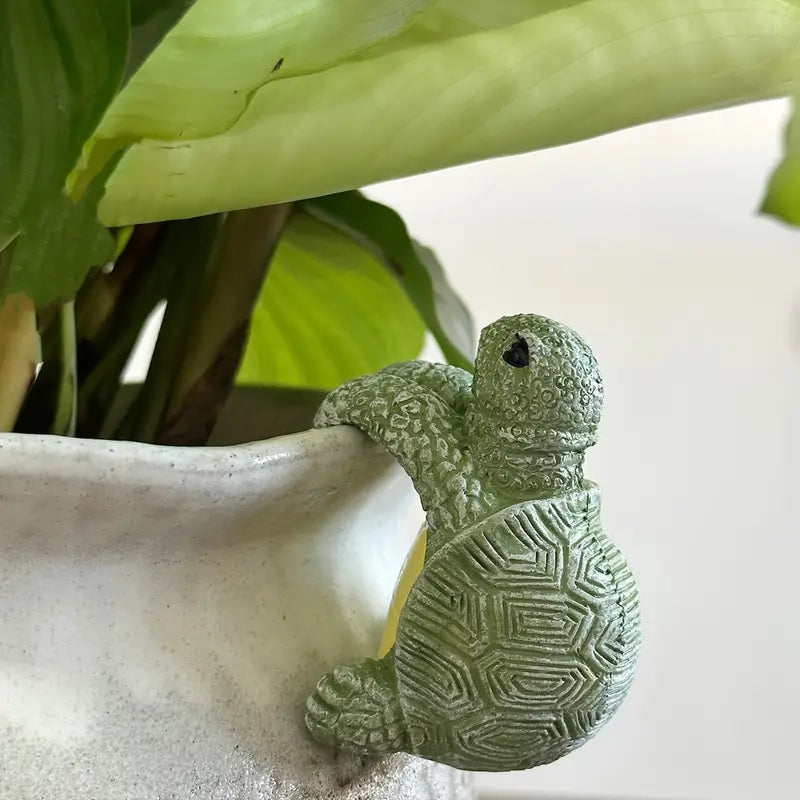 Turtlora – Instantly Brighten Plants with Charming Resin Pendants