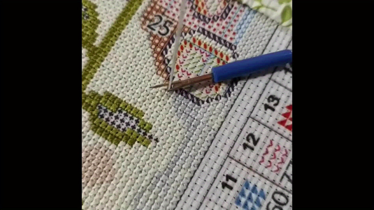 SeamRippe – Effortlessly Remove Threads for Perfect Fabric Every Time