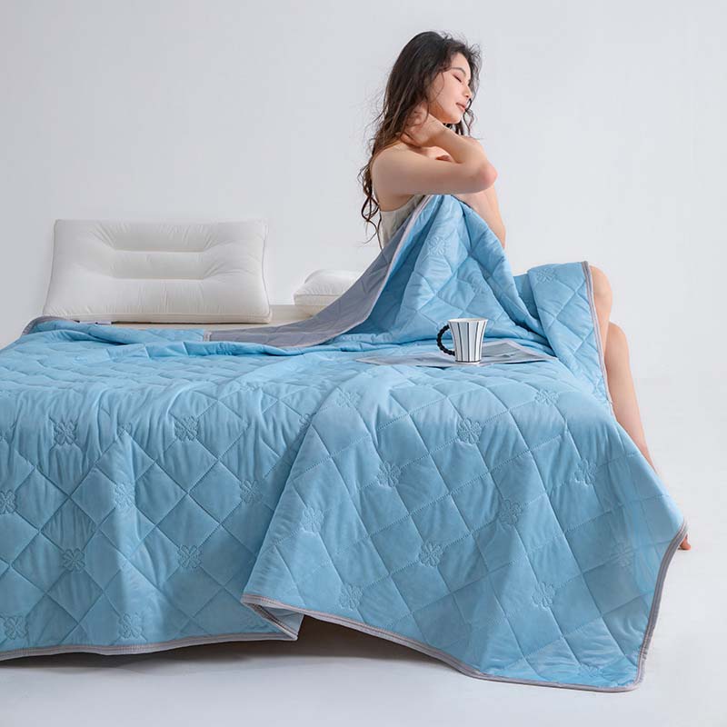 ChillBreeze – The Blanket for Restful Sleep on Hot Nights!
