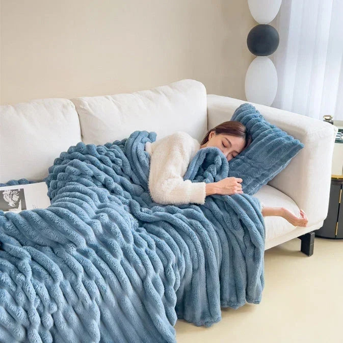CloudLuxe – Lightweight Warmth Without Bulk