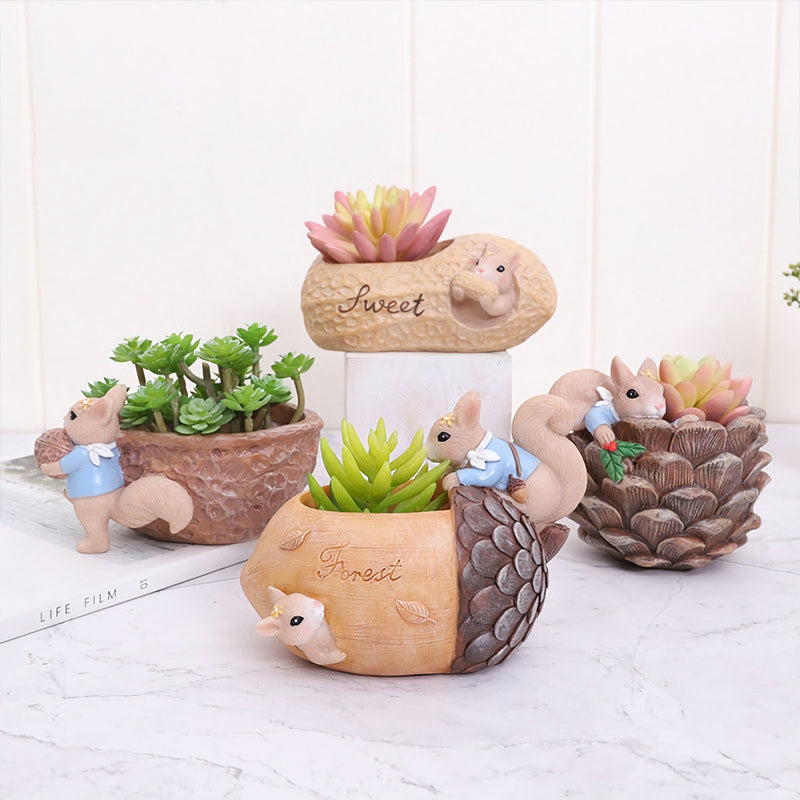 Squirrella - Instantly Brighten Corners and Keep Plants Healthy