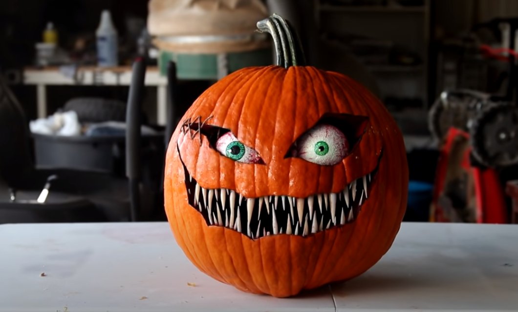 TerrorPump – The Pumpkin That Stares at You!