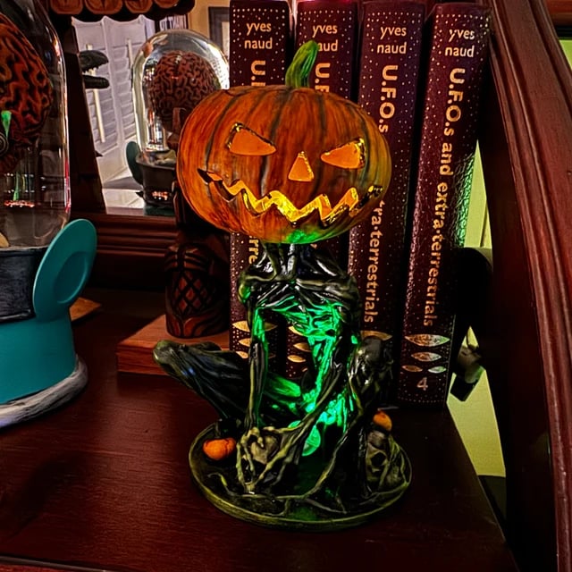 GraveGlow – The Pumpkin Man from the Swamp!