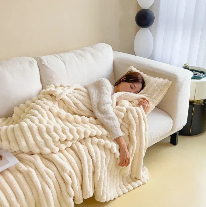 CloudLuxe – Lightweight Warmth Without Bulk