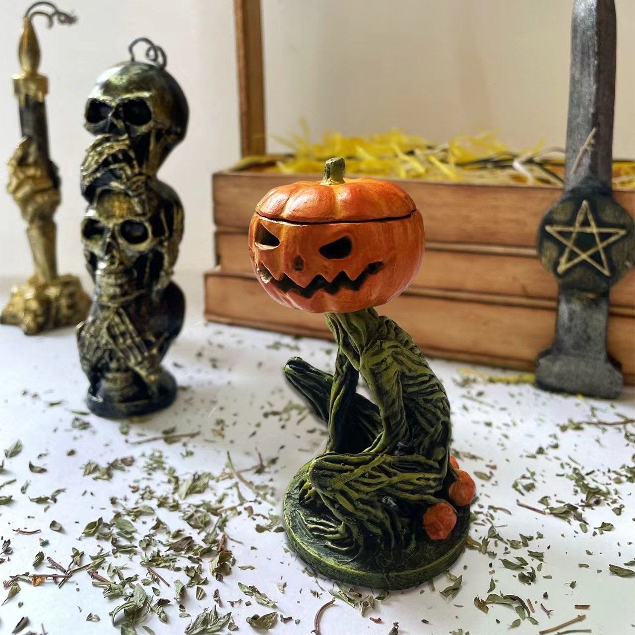 GraveGlow – The Pumpkin Man from the Swamp!