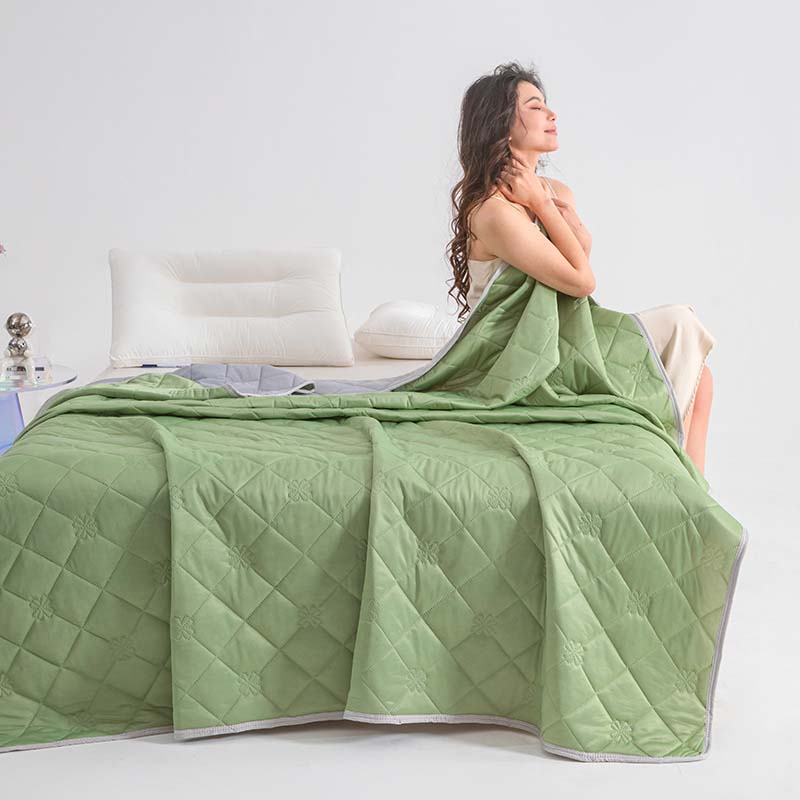 ChillBreeze – The Blanket for Restful Sleep on Hot Nights!