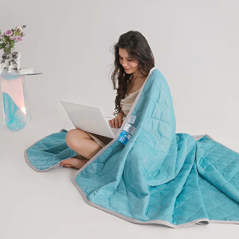 ChillBreeze – The Blanket for Restful Sleep on Hot Nights!