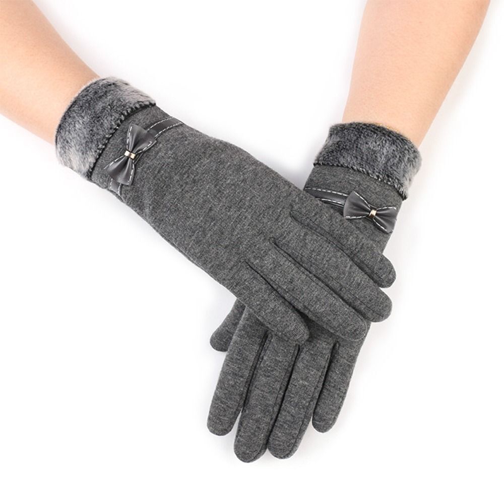 WinterPlush – Stay Warm and Use Your Phone Anywhere and Anytime