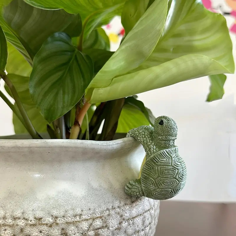 Turtlora – Instantly Brighten Plants with Charming Resin Pendants
