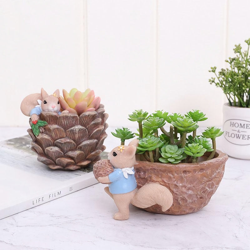 Squirrella - Instantly Brighten Corners and Keep Plants Healthy