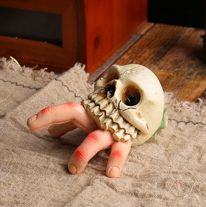 BoneCreep – The Hand from the Underworld!