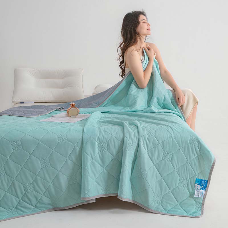 ChillBreeze – The Blanket for Restful Sleep on Hot Nights!